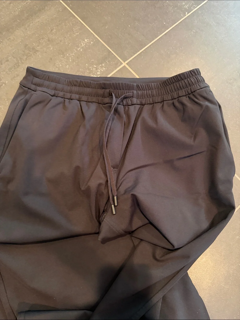Lululemon Black Luxtreme Mid-Rise Straight-Leg Trouser size small